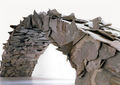 Κώστας Βαρώτσος, Γέφυρα, 1999, πέτρες, σίδερο, 22 x 4 x 6 μ. (Μπιενάλε Βενετίας 1999)