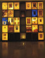 Μάριος Σπηλιόπουλος, Μνήμης Φυλάκιον, 1994, εγκατάσταση από 25 φωτεινά κουτιά, Γκαλερί Άρτιο