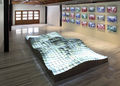 Αντωνία Παπατζανάκη, Memorial to Haris and Luminous Traces series 2, 2010, αλουμίνιο, φως, διάφορες διαστάσεις, άποψη της εγκατάστασης στο Μουσείο Σύγχρονης Τέχνης Κρήτης