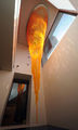 Αντωνία Παπατζανάκη, Σταλακτίτης, 2011, έγχρωμο φθορίζον πλέξιγκλας, ανοξείδωτο ατσάλι, σύρμα, 3 x 6 x 1,5 μ.