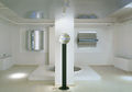Κωστής (Τριανταφύλλου), Από τη σειρά "ηλεκτρικό πεδίο: ενέργεια εν έργω", 1996, λεπτομέρεια εγκατάστασης in situ  στην Aίθουσα  Tέχνης Θέμα  (εσωτερικό), Αθήνα