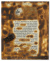 Κωστής (Τριανταφύλλου), Στη σειρά "Παγίδες", 1983, εφημερίδα  με καψίματα και φάκα πάνω σε ξύλινη επιφάνεια, 60 x 49,5 εκ.