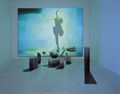 Κώστας Τσόκλης, Άρτεμις, 1997, εγκατάσταση, προβολή βίντεο με ήχο σε μουσαμά επιζωγραφισμένο με ακρυλικό χρώμα, μάρμαρα, 10 x 7 x 4,5 μέτρα