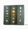 Ανδρέας Βούσουρας, Η 20th Century Ghosts παρουσιάζει, 2000, σίδερο, καθρέπτης, φωτοτυπίες, φως