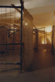 Μαίρη Χρηστέα, 1996, άποψη της έκθεσης “Πτερύγωμα”, στη γκαλερί Κρεωνίδης, Αθήνα, εγκατάσταση in situ, 10 x 5 μ., οικοδομικά υλικά, εφέ φωτιάς, ήχος, λαμπτήρες