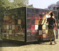 Μαίρη Χρηστέα, Το Σταυρόλεξο των Εικόνων, 2004, 1,78 x 2,66 μ., Αλσύλλιο Θησείου, Αθήνα, στραντζαριστός σίδηρος, 216 περιστρεφόμενα κουτιά από πλεξιγκλάς, 432 ψηφιακές φωτογραφίες επικολλημένες σε PVC