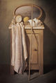 Σαράντης Καραβούζης, Καθρέπτης, ρολόι και μάσκα, 1989, λάδι σε μουσαμά, 116 x 81 εκ.
