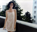 Μανταλίνα Ψωμά, Γυναίκα στο μπαλκόνι, 1999, λάδι σε μουσαμά, 150 x 170 εκ.