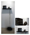 Δημήτρης Φουτρής, Black mind blank mind, 2008, ξύλινο ράφι, αλουμινόχαρτο σε κορνίζα, κοχύλι, μαύρο ακρυλικό χρώμα, διαστάσεις μεταβλητές