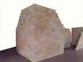 Μάρθα Δημητροπούλου, Τοίχος μήλων, 1997, γύψος, ακρυλικό χρώμα, διάφορες διαστάσεις