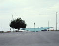 Κώστας Βαρώτσος, Ορίζοντας, 1990, γυαλί, 1,7 x 13 μ., Πλατεία Αριστοτέλους, Θεσσαλονίκη