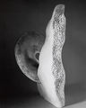 Έρση Βενετσάνου, Χωρίς τίτλο ΙI, 1998, μάρμαρο, μέταλλο, 50 x 30 x 28 εκ.Ersi Venetsanou, Untitled II, 1998, marble, metal, 55 x 30 x 28 cm