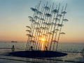 Γιώργος Ζογγολόπουλος, Ομπρέλες, 1997, ανοξείδωτος χάλυβας, ύψος 13 μέτρα, τοποθεσία: Θεσσαλονίκη, Νέα Παραλία